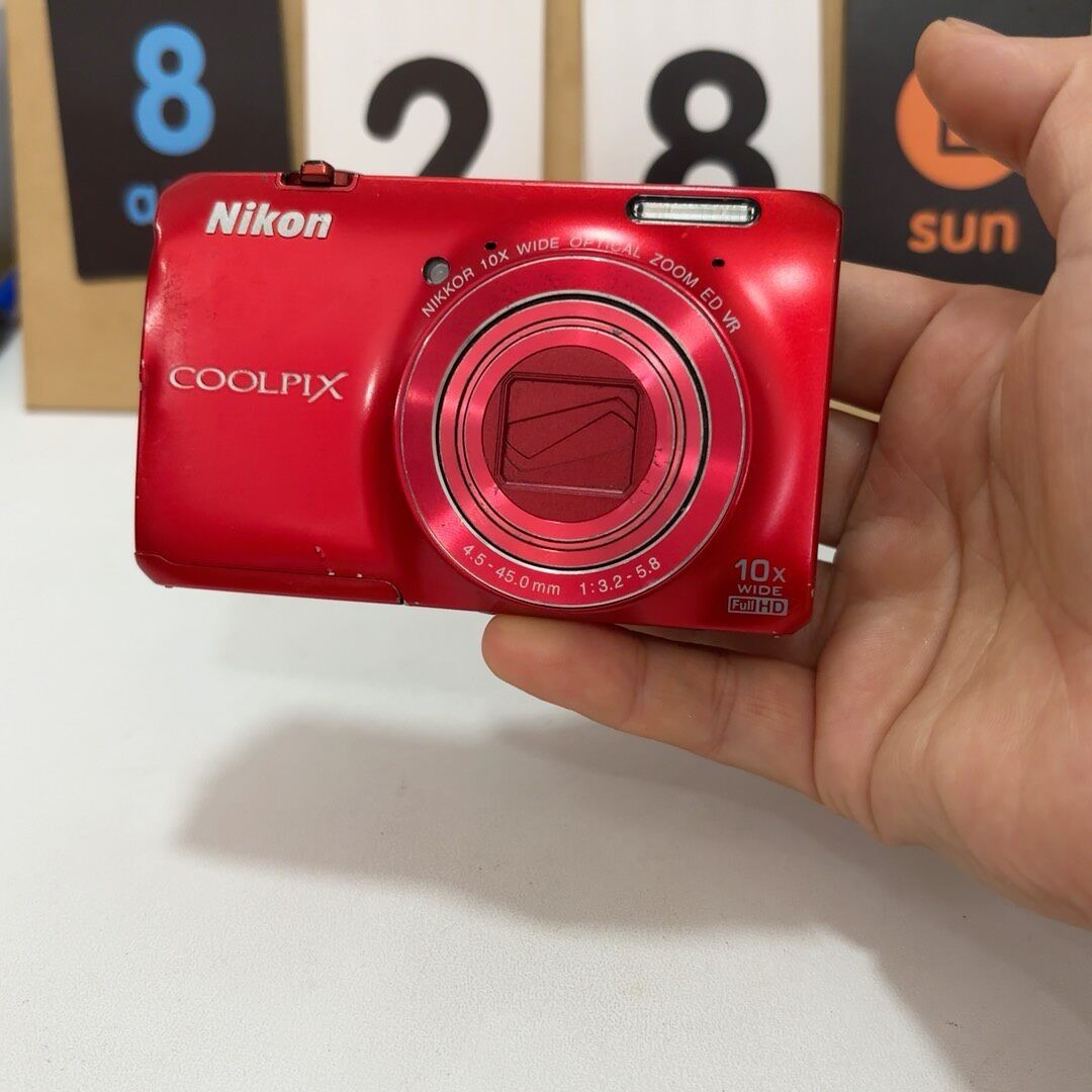 Nikon COOLPIX S6300 Digital Camera 16.0MP 10X Optical Zoom Auto Focus - Red