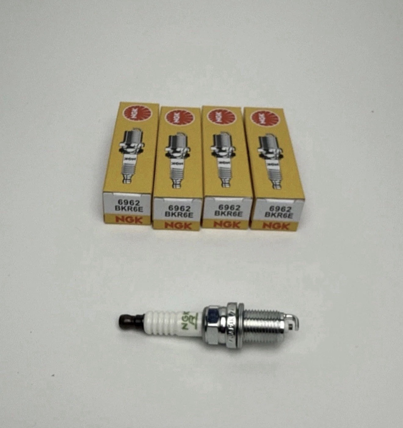 Set of 4 Genuine NGK 6962 Spark Plug BKR6E Set of 4 Genuine NGK 6962 Spark Plug BKR6E