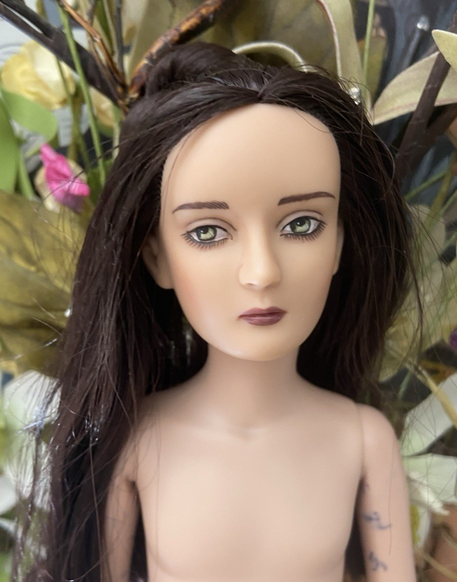 Robert Tonner - Agnes Dreary Naughty or Nice-   12\