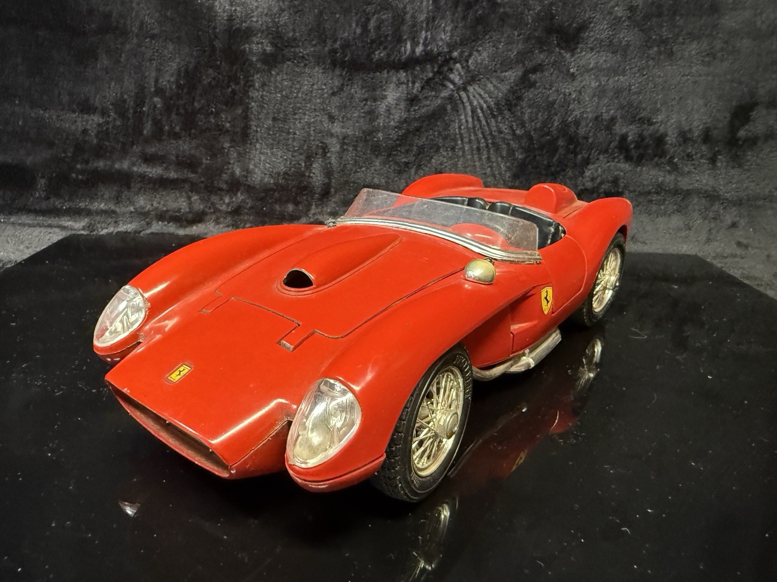 Bburago 1957 Ferrari Testa Rossa 250 Red 1/18 Diecast Car 3007 Made in Italy Bburago 1957 Ferrari Testa Rossa 250 Red 1/18 Diecast Car 3007 Made in Italy