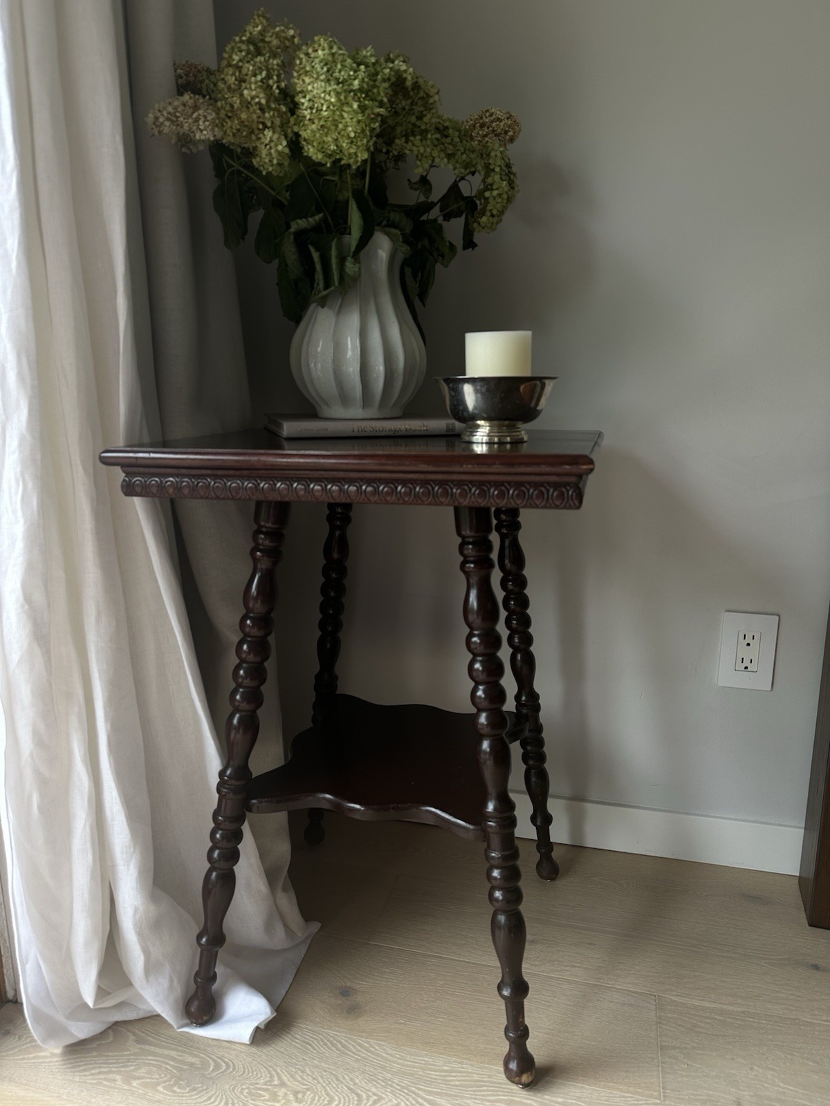 Vintage Jacobean Style Bobbin Leg Side Table Cherry Wood Vintage Jacobean Style Bobbin Leg Side Table Cherry Wood
