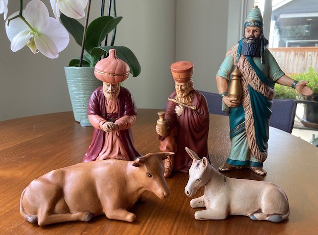 Lot of 5 Vintage Holland Mold Nativity figurines 1970's  3 Wisemen, cow donkey