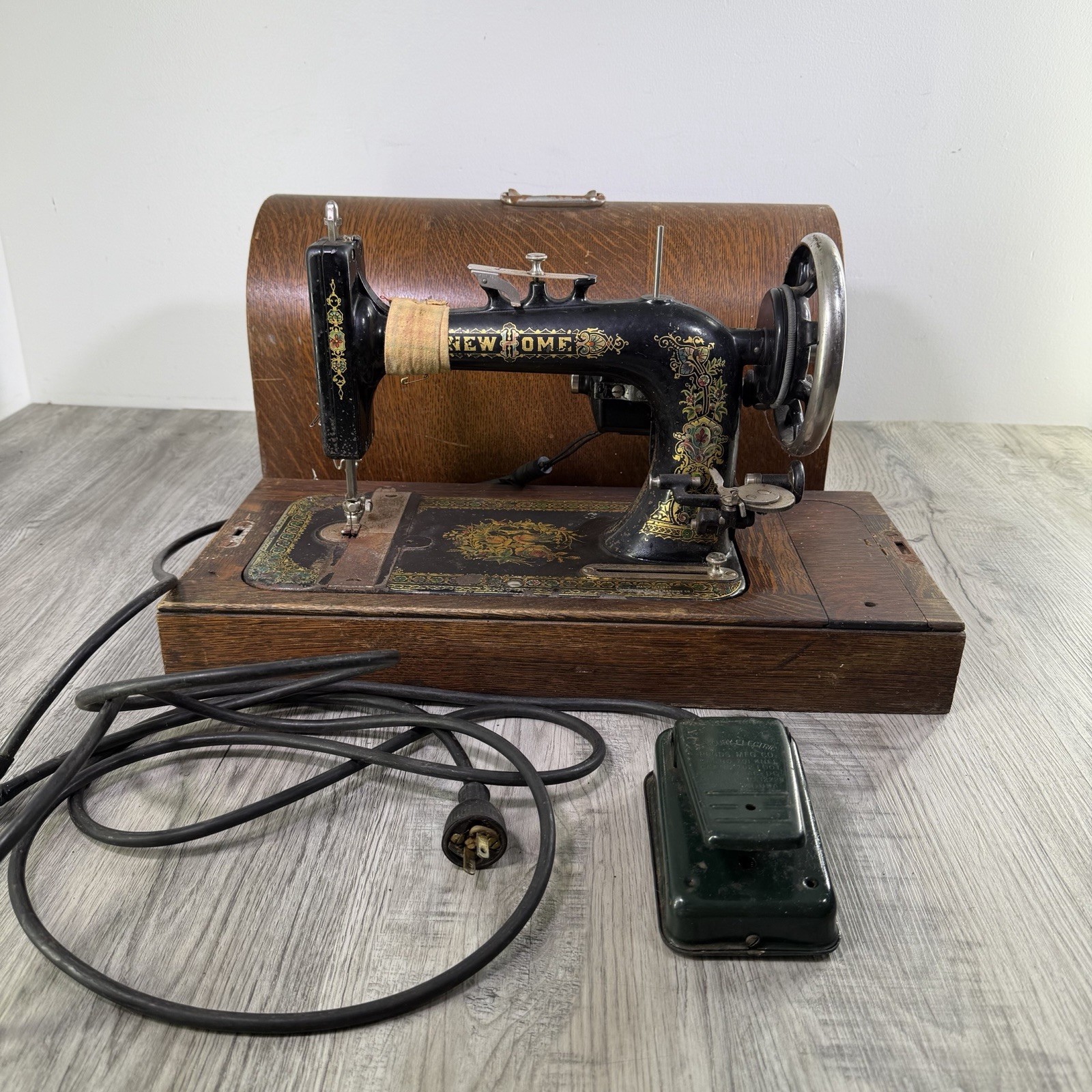 Antique Vintage New Home Treadle Sewing Machine W/ Case For Parts 1910s? Antique Vintage New Home Treadle Sewing Machine W/ Case For Parts 1910s?