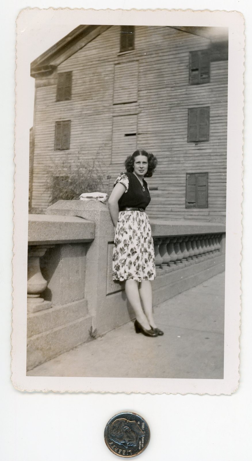 Old 1940's photo / NOSTALGIA TRIP Divorcee Visits the Old Workhouse Where Her Ma Old 1940's photo / NOSTALGIA TRIP Divorcee Visits the Old Workhouse Where Her Ma