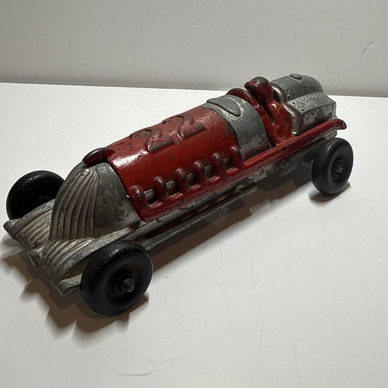 NICE VINTAGE 1930's HUBLEY DIECAST & IRON METAL #22 OPEN RACER with DRIVER