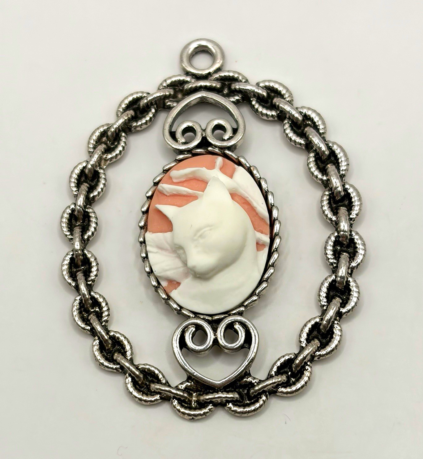 Vintage Pink /White Cat Cameo Pendant Silver Tone Ornate 2