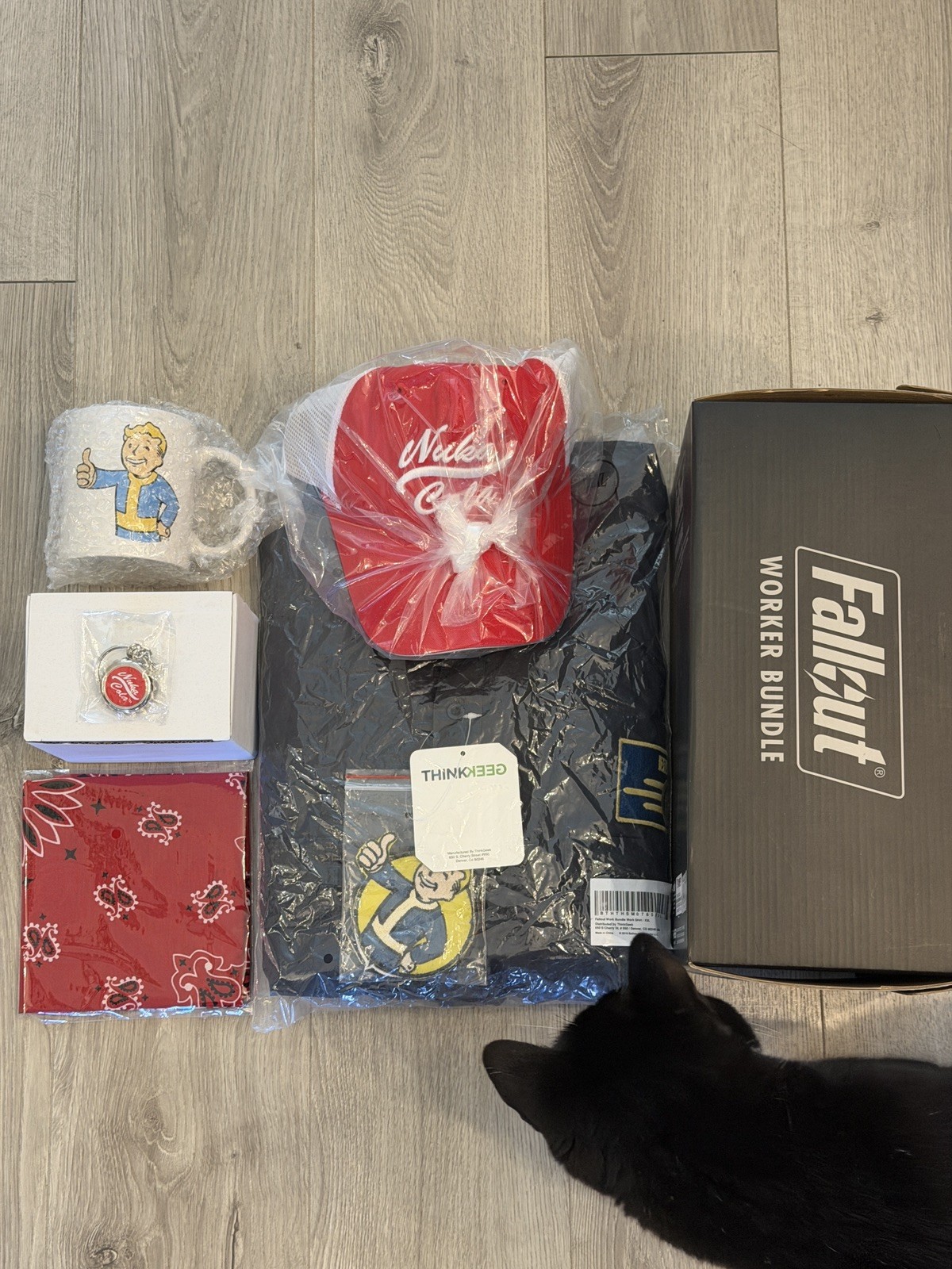 Limited Edition Fallout 4 Worker Bundle NiB COMPLETE - (FACTORY ERROR 3XL Shirt)