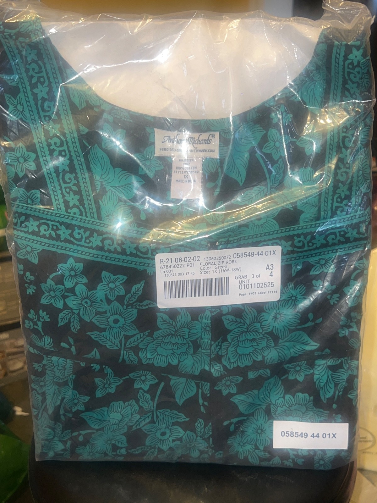 Anthony Richards Zip Robe Is Featured In A Green And Black Floral 1X Anthony Richards Zip Robe Is Featured In A Green And Black Floral 1X