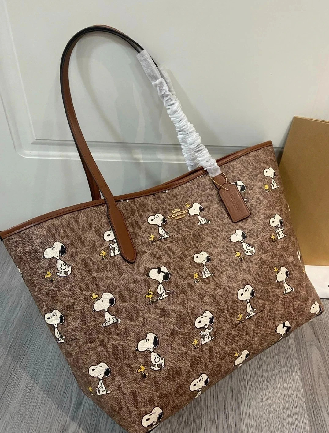 NWT Coach x Peanuts CBJ89 City Tote Bag Signature Coated Canvas Snoopy Outlet NWT Coach x Peanuts CBJ89 City Tote Bag Signature Coated Canvas Snoopy Outlet