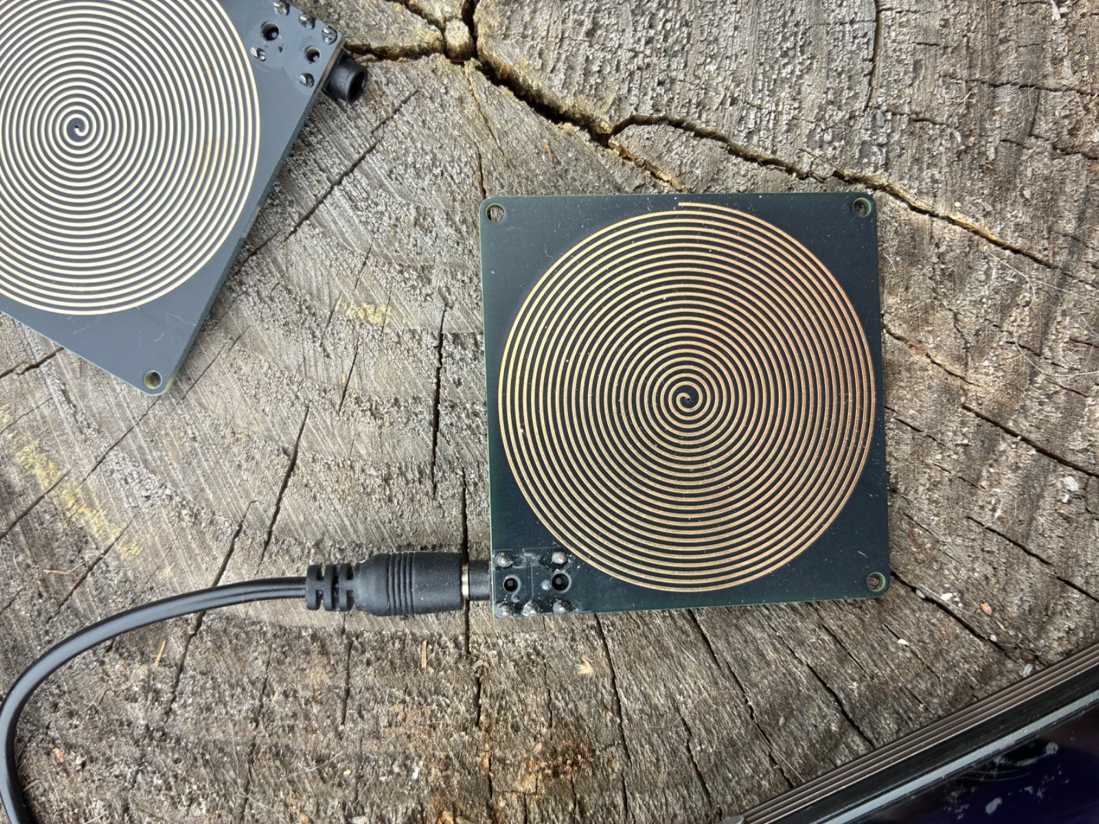 AURATONE turn your phone into a frequency tool.