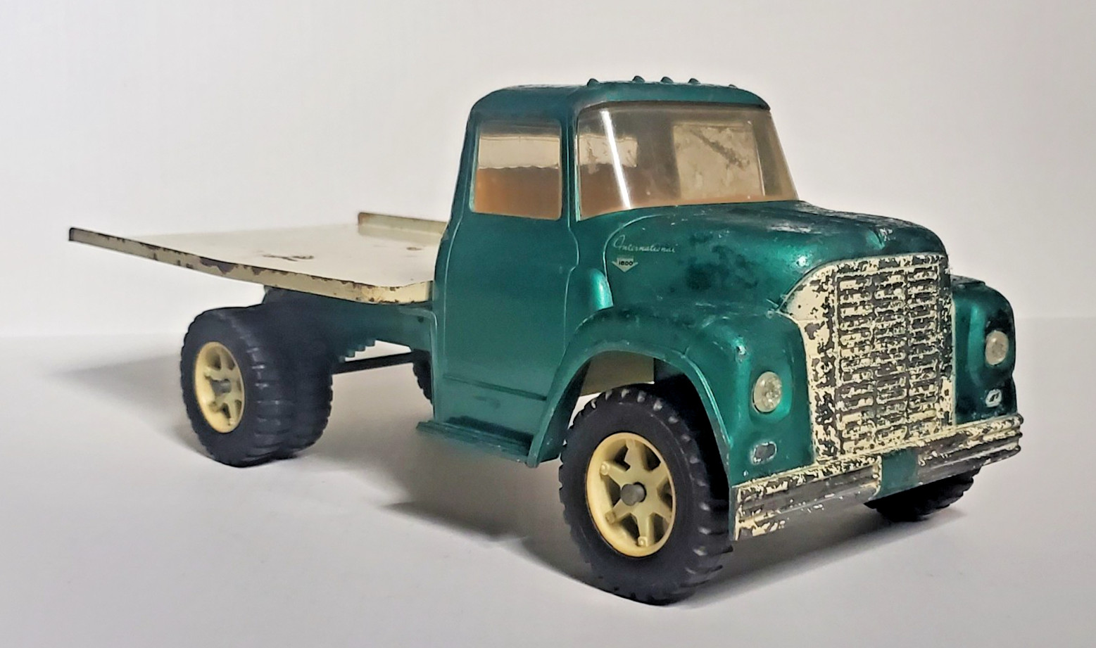 Vtg Ertl IH International Harvester Tilt Flatbed LOADSTAR 1600 Farm Truck AQUA