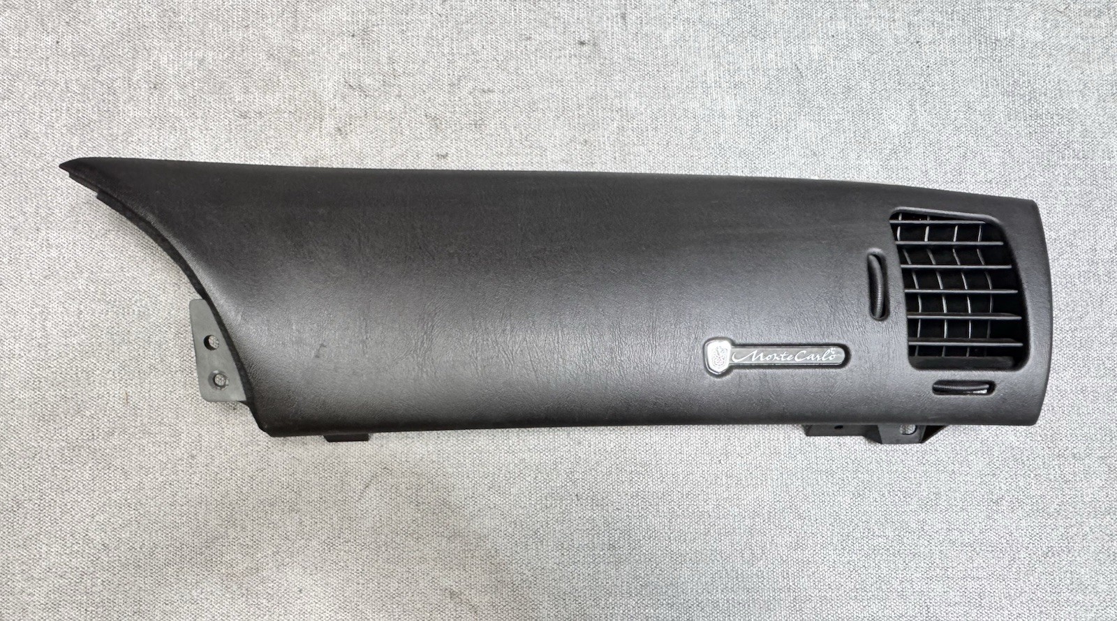 2000-2005 CHEVY MONTE CARLO RIGHT PASSENGER DASH PANEL VENT TRIM BEZEL BLACK OEM 2000-2005 CHEVY MONTE CARLO RIGHT PASSENGER DASH PANEL VENT TRIM BEZEL BLACK OEM