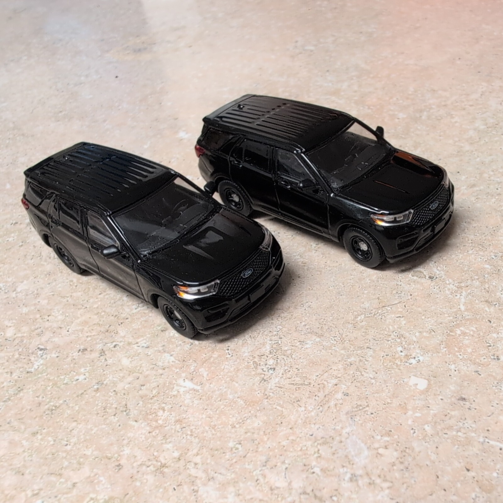 2x 596 Model 1:64 Unmarked Black Ford Explorer Police Interceptor Utility + CHP 2x 596 Model 1:64 Unmarked Black Ford Explorer Police Interceptor Utility + CHP