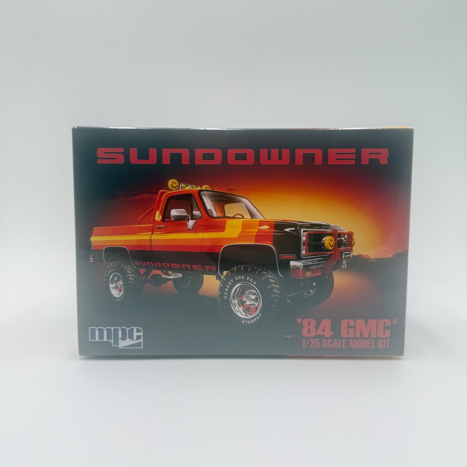 MPC 1984 GMC 4X4 SUNDOWNER 1/25 Scale Model Kit Sealed NEW