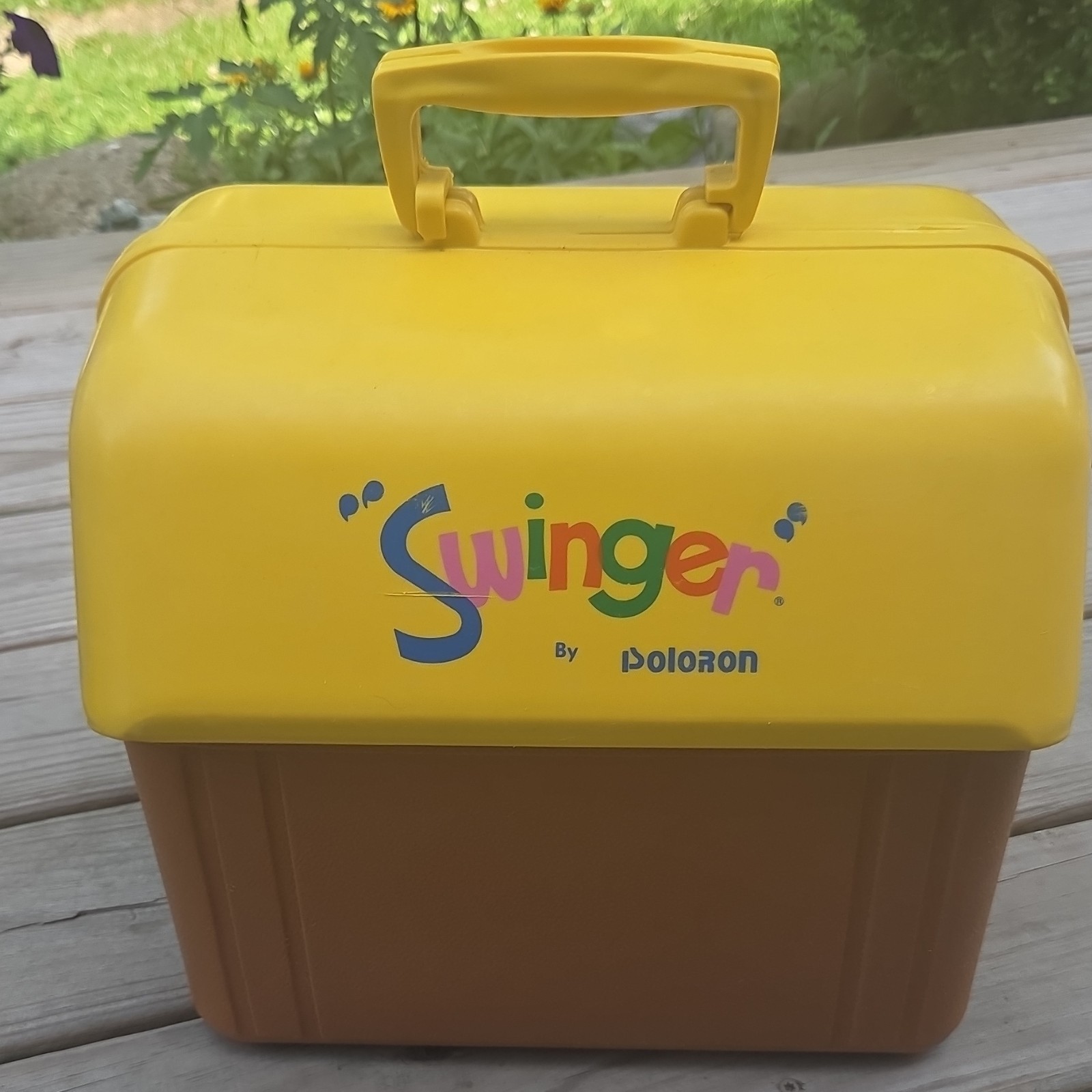 Poloron Swinger Vintage Yellow/Brown 10 qt Insulated Plastic Ice Chest/Cooler