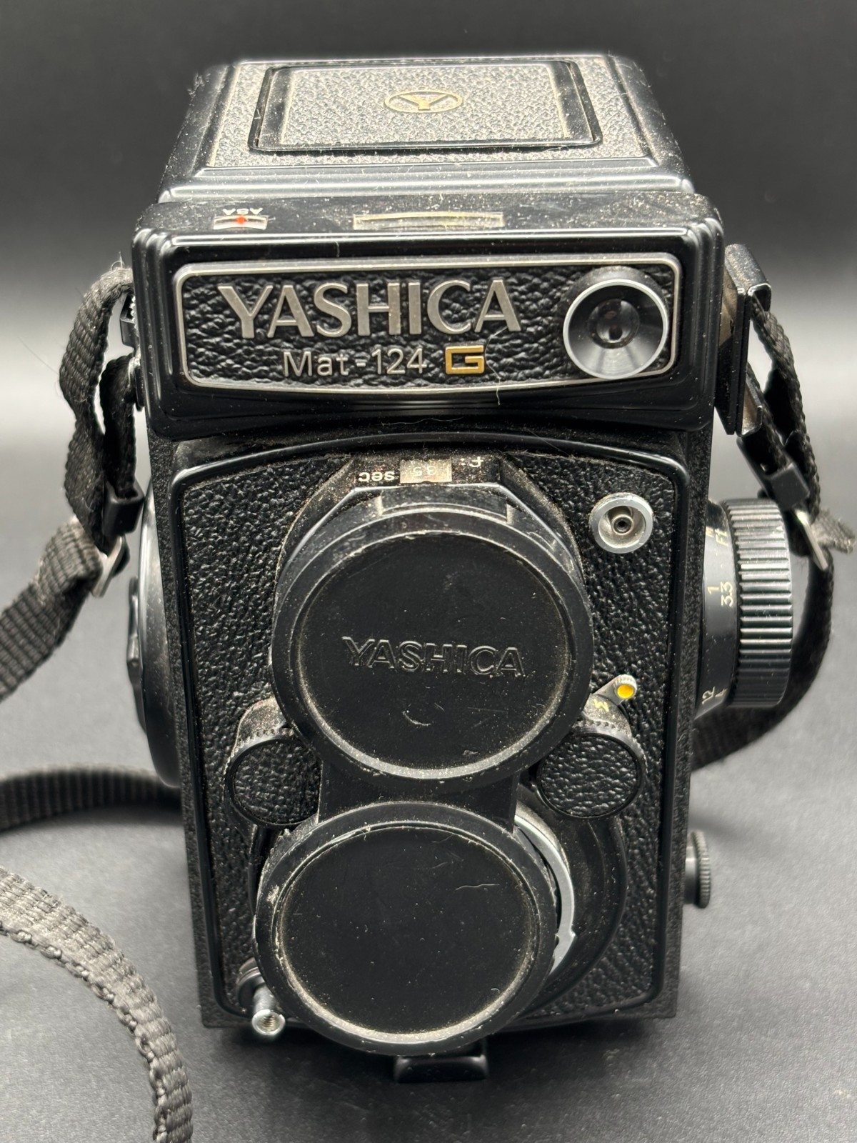 Yashica Mat-124G TLR Medium Format Camera Yashinon 80mm f/3.5 120/220