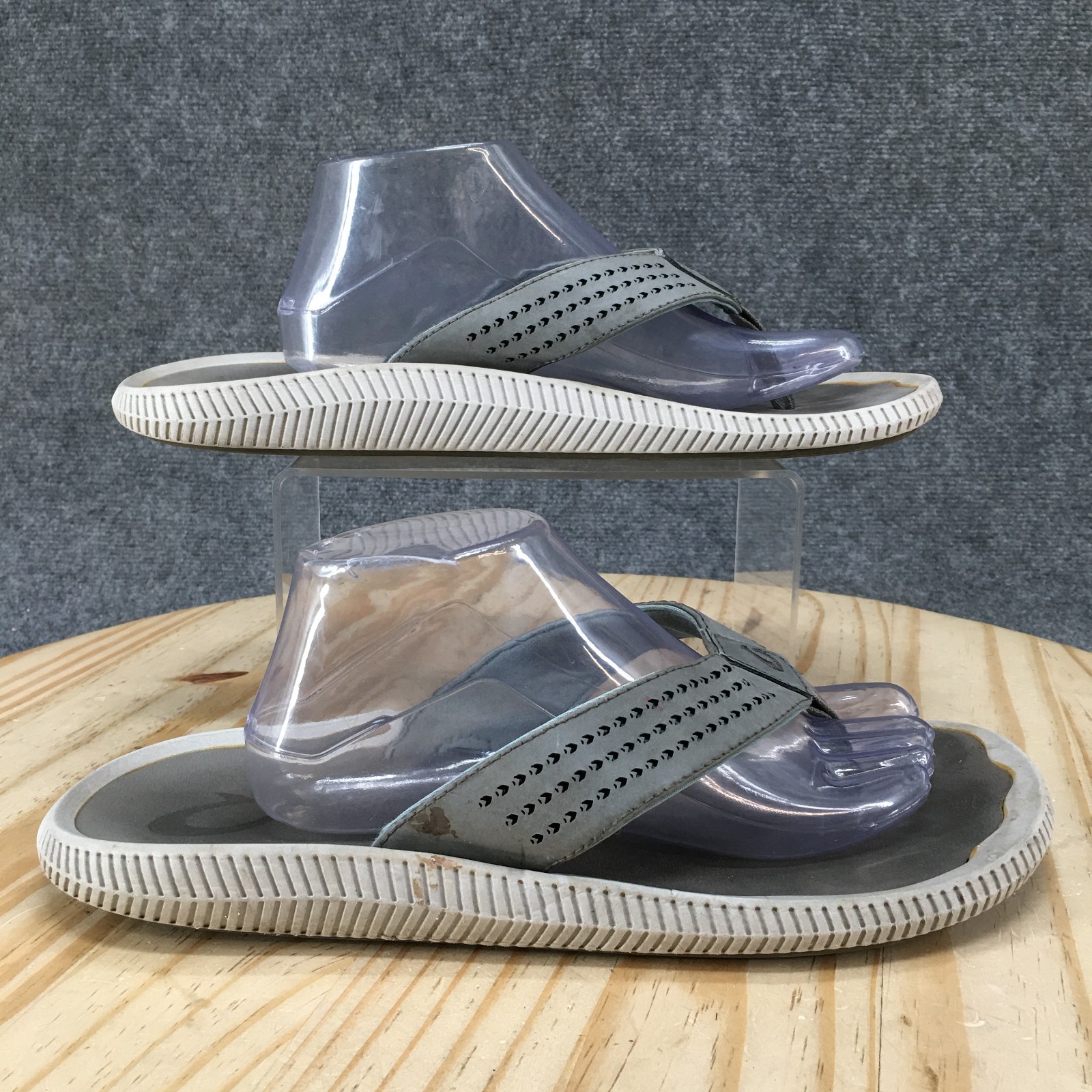 OluKai Ulele Sandals Mens 45 Comfort Slip On Thong Flip Flops Gray Faux Leather