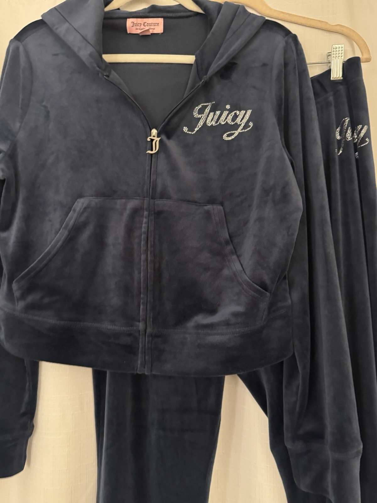 Juicy Couture Women’s Velour 2pc Tracksuit Hoodie Pants Zip Pockets XL Juicy Couture Women’s Velour 2pc Tracksuit Hoodie Pants Zip Pockets XL