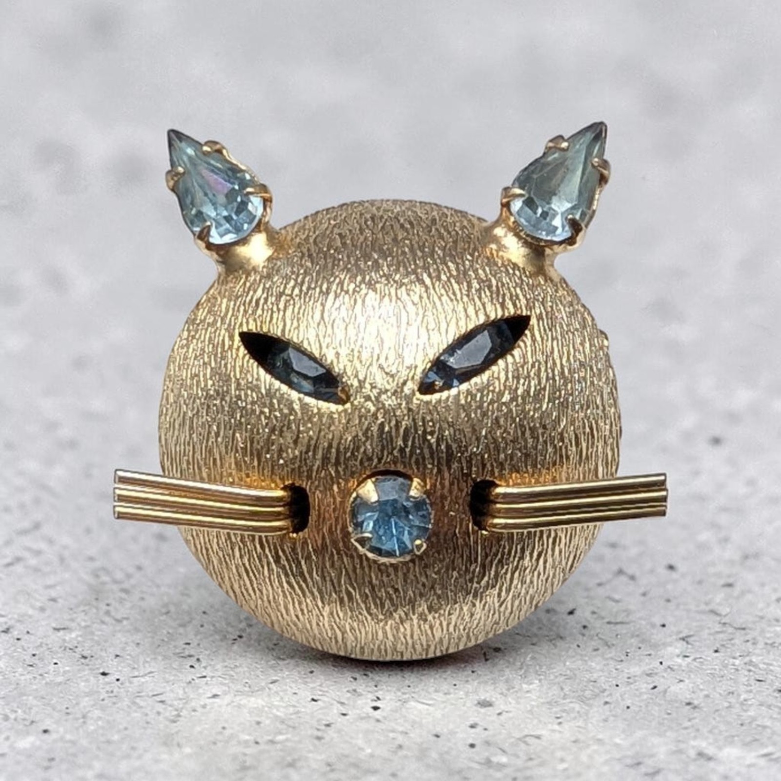Vintage Signed Joseph Warner Gold Tone Cat Brooch Pin With Rhinestone Accents Vintage Signed Joseph Warner Gold Tone Cat Brooch Pin With Rhinestone Accents
