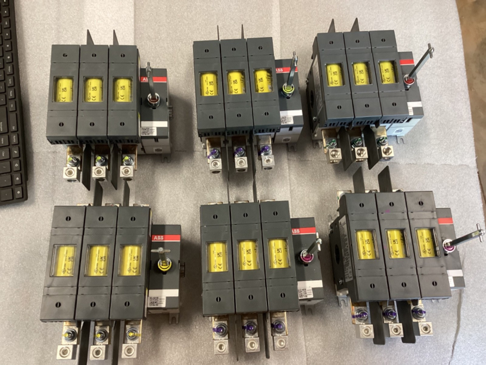 ABB OS100GJ03 Fusible Disconnect switch 100A 3 Poles 600VAC w/Fuses Lot of 6 ABB OS100GJ03 Fusible Disconnect switch 100A 3 Poles 600VAC w/Fuses Lot of 6