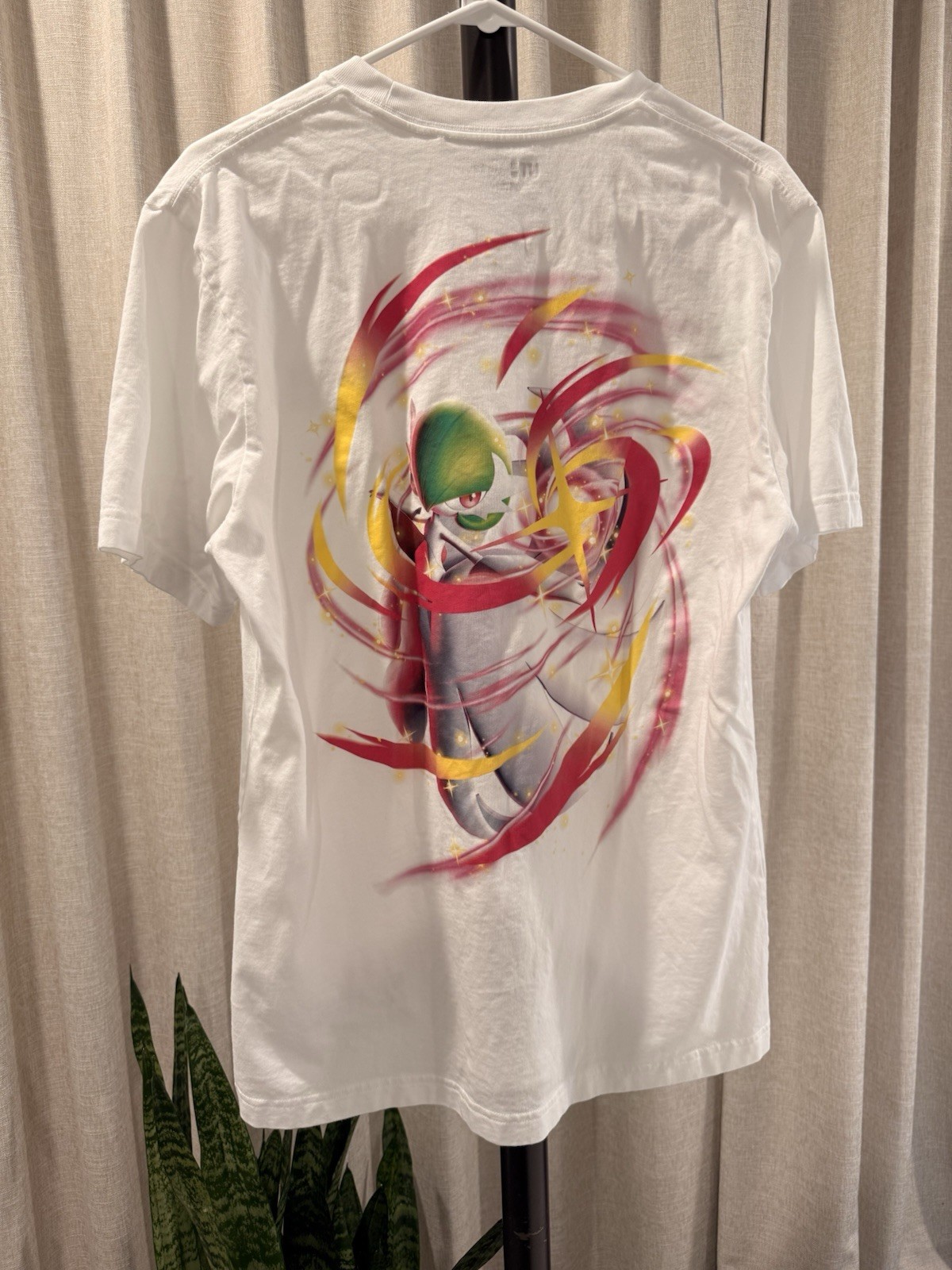 Pokemon Men’s Uniqlo T-Shirt Gardevoir Pokeball Short Sleeve White Pokemon Men’s Uniqlo T-Shirt Gardevoir Pokeball Short Sleeve White