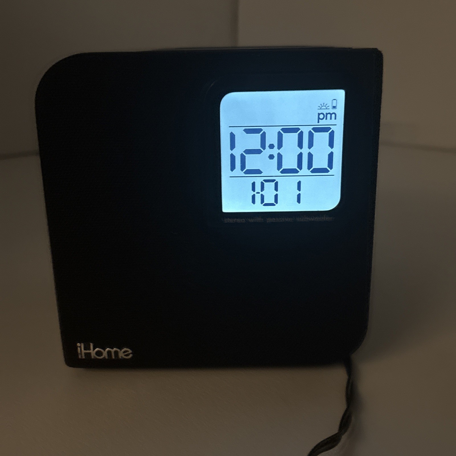 iHome Model iH120B Space Saving Dual Alarm Clock Stereo Speaker Dock Apple iPod iHome Model iH120B Space Saving Dual Alarm Clock Stereo Speaker Dock Apple iPod