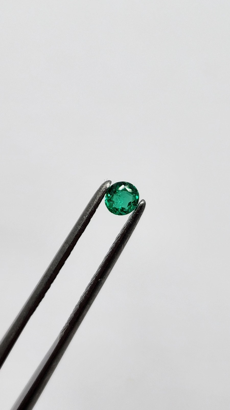 Natural Colombian Emerald 0.22 Ct Round Muzo Cunas Cedar Oil Fine Gemstone