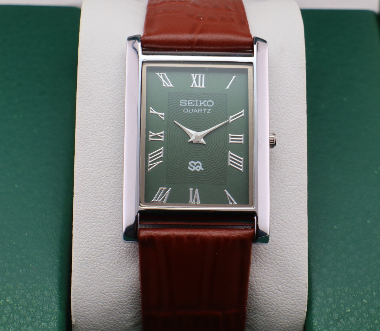 Vintage Seiko Slim Quartz Men's Wrist Watch Green Dial with Light Brown Strap.