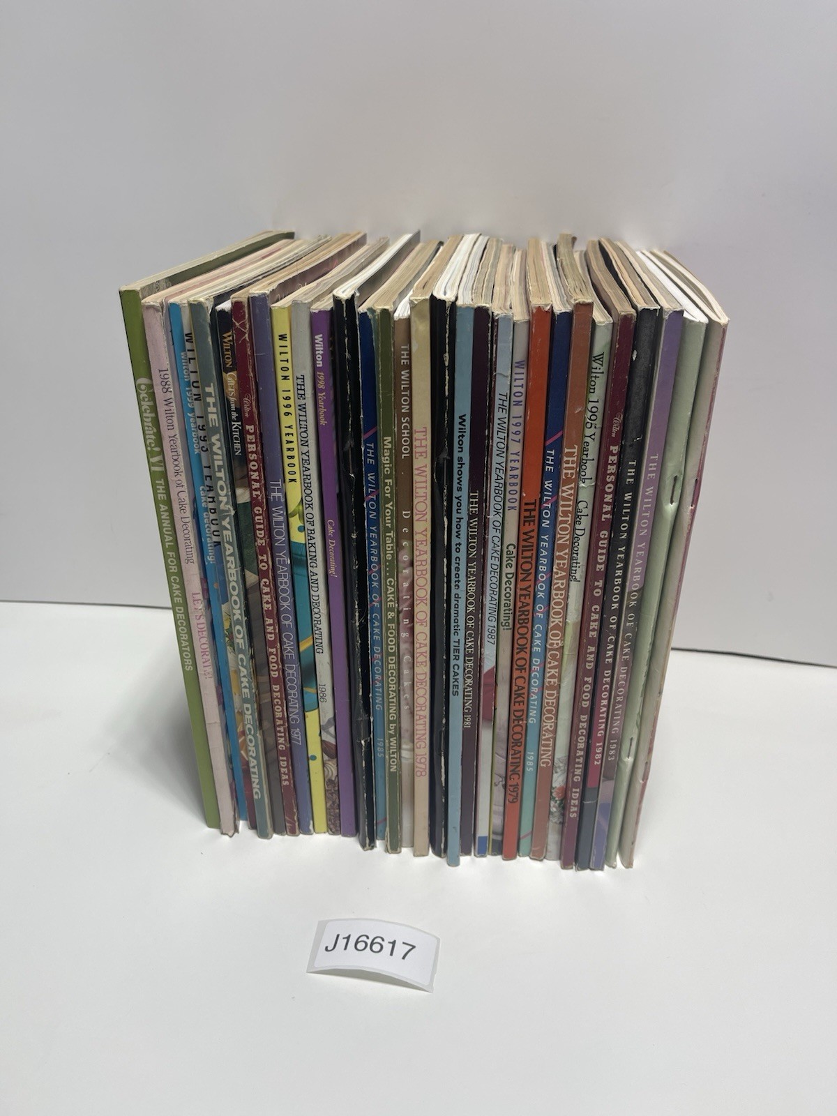 LOT of 30 WILTON CAKE DECORATING YEAR BOOKS 1970\'S 1980\'S 1990\'S Mixed Titles LOT of 30 WILTON CAKE DECORATING YEAR BOOKS 1970\'S 1980\'S 1990\'S Mixed Titles
