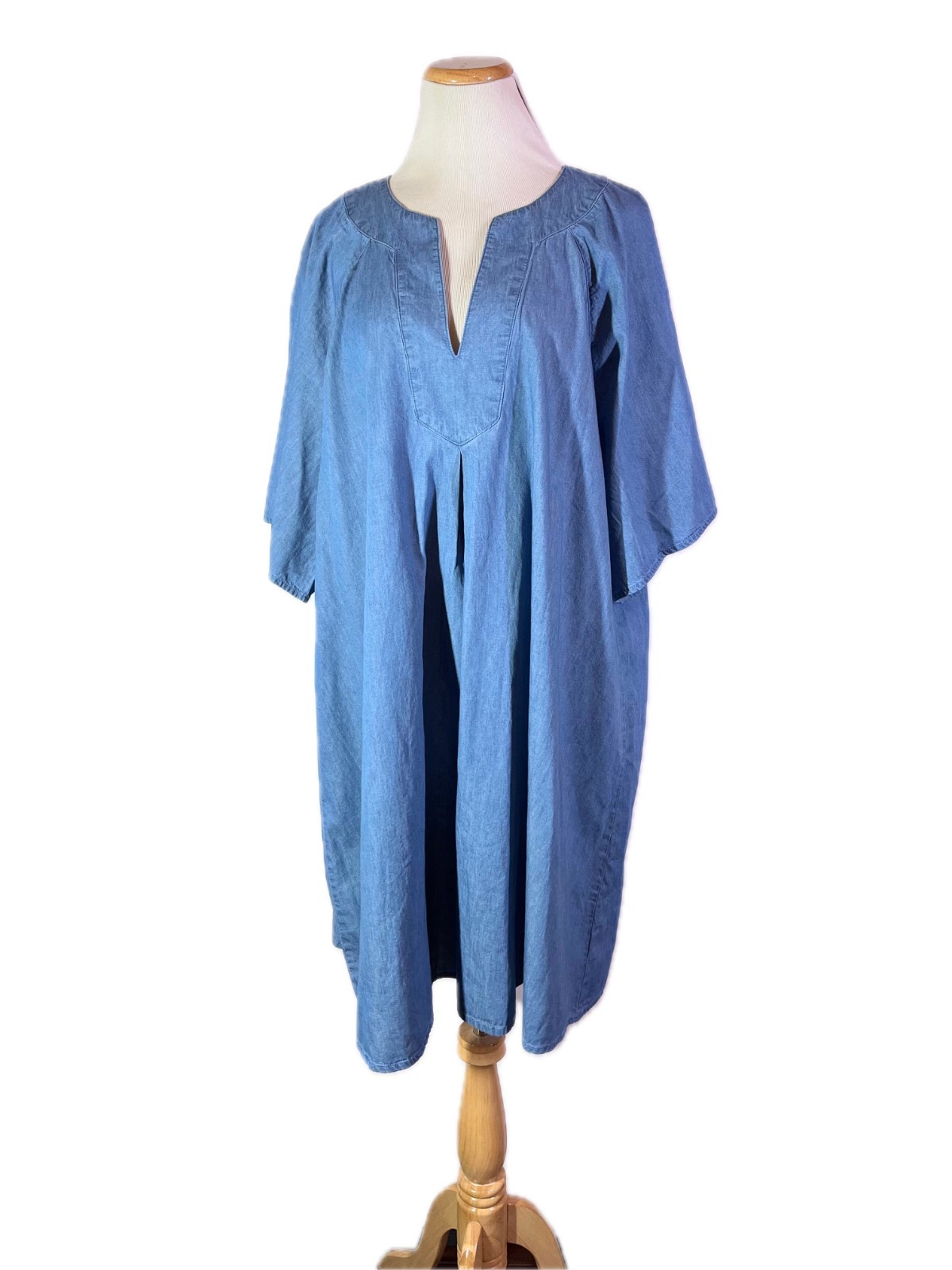 NWT Belle Isle by Torrid Size 2 (2X) Chambray Short Sleeve Tunic Dress NWT Belle Isle by Torrid Size 2 (2X) Chambray Short Sleeve Tunic Dress