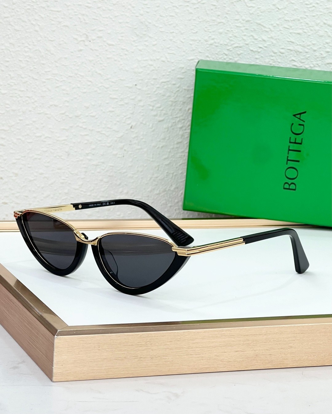 Bottega Veneta BV1346S Fashion Cat Eye Sunglasses Black Gold Women’s Bottega Veneta BV1346S Fashion Cat Eye Sunglasses Black Gold Women’s