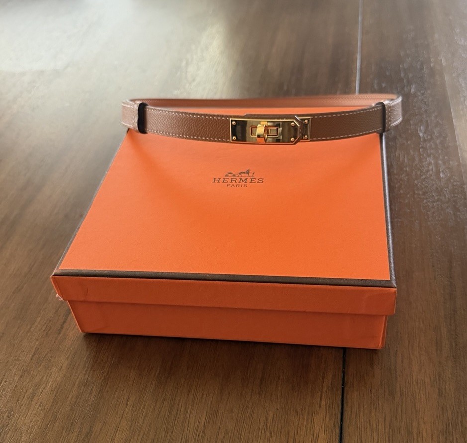 Hermès Kelly Women’s Leather Belt Brown Gold Buckle Adjustable One Size Hermès Kelly Women’s Leather Belt Brown Gold Buckle Adjustable One Size