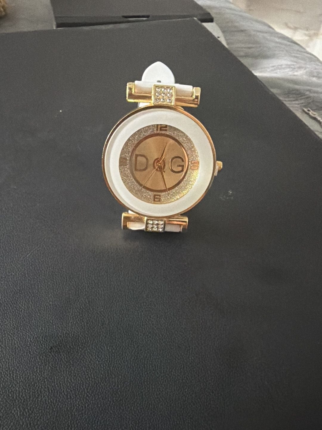 D&G Women\'s Gold Tone White Silicone Band Rhinestone Wristwatch D&G Women\'s Gold Tone White Silicone Band Rhinestone Wristwatch