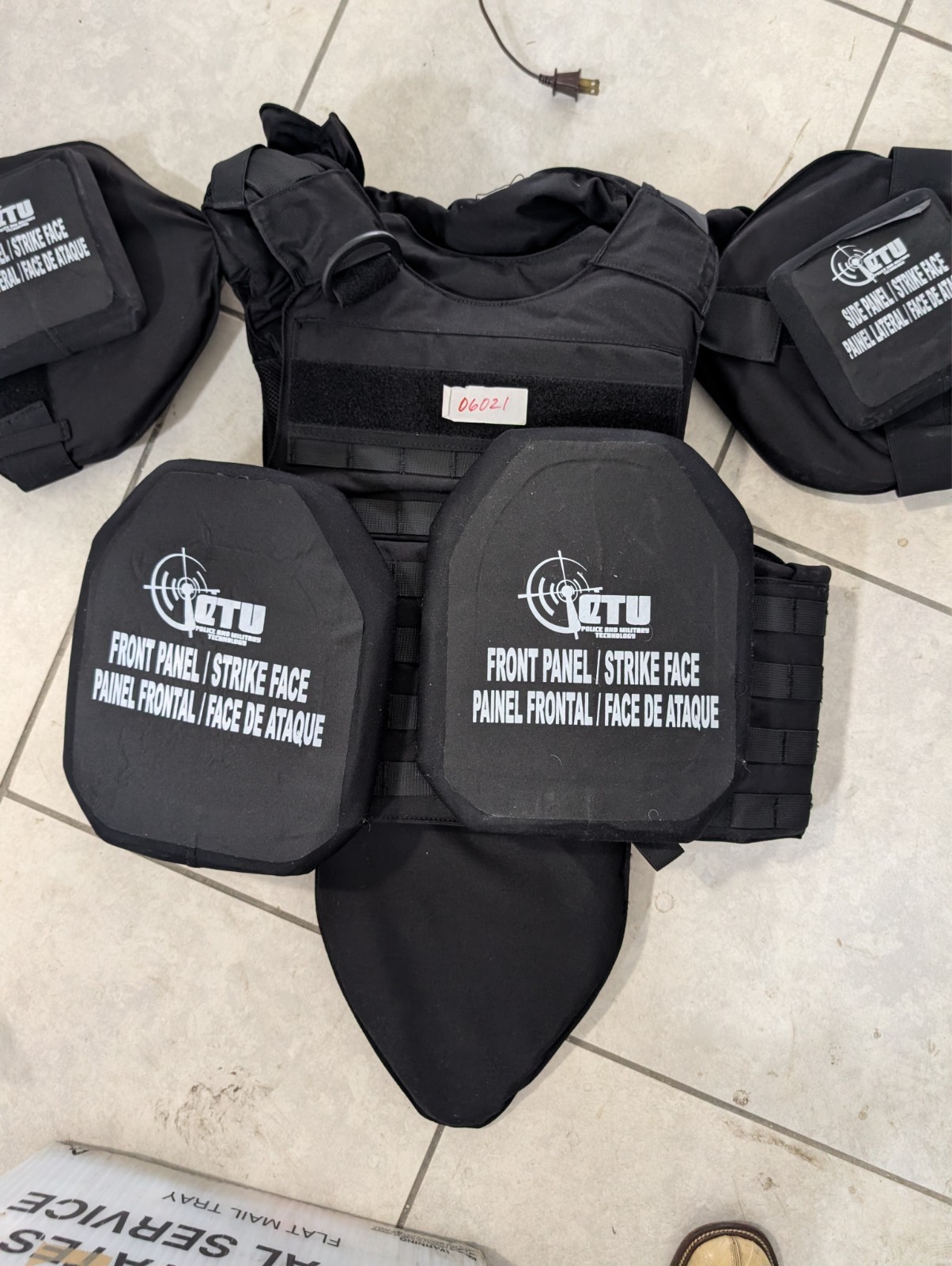 FULL ASSAULT - BODY ARMOR - Tactical - vest and four Class III+ ceramic plates
