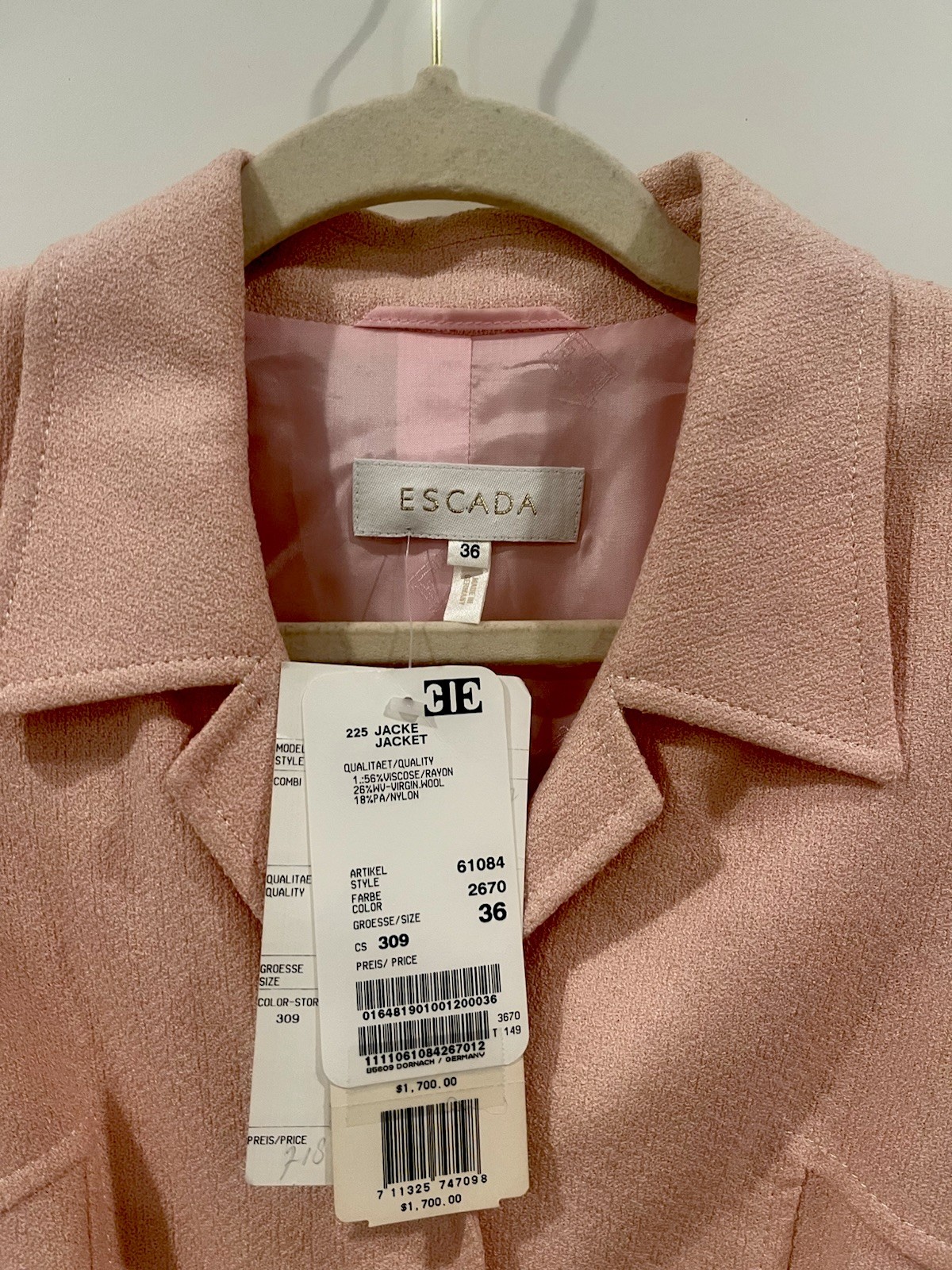 REDUCED - Fabulous Eacada Women\'s Lightweight Jacket REDUCED - Fabulous Eacada Women\'s Lightweight Jacket