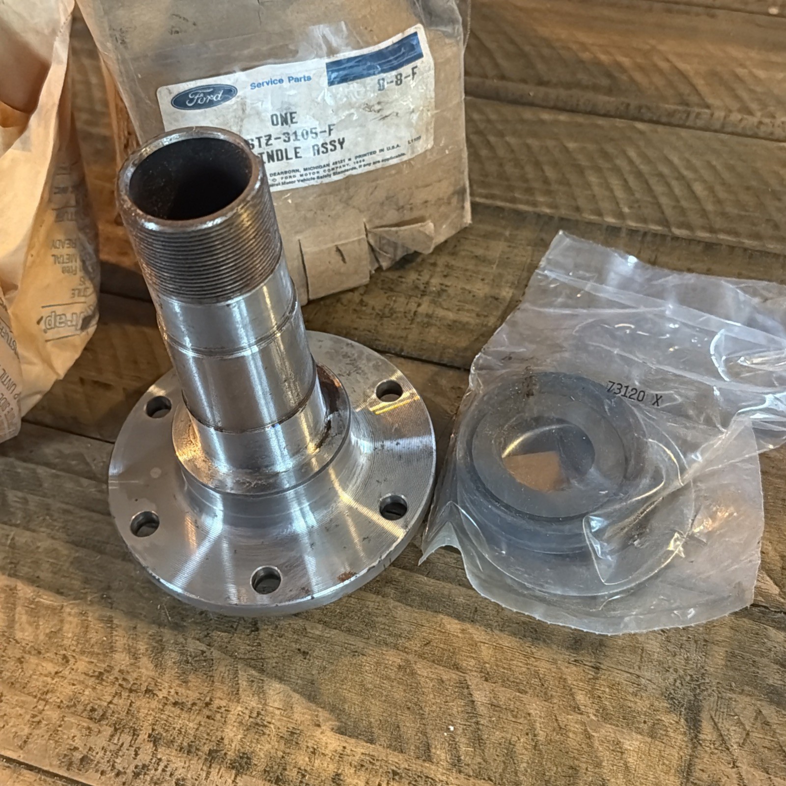NOS OEM E6TZ-3105-F Ford Front Dana 44 IFS Spindle 1986-96 F-150 Truck Broncos