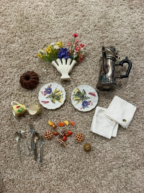 Pleasant Co. American Girl Doll Felicity Merriman Chocolate Pot Set Pleasant Co. American Girl Doll Felicity Merriman Chocolate Pot Set