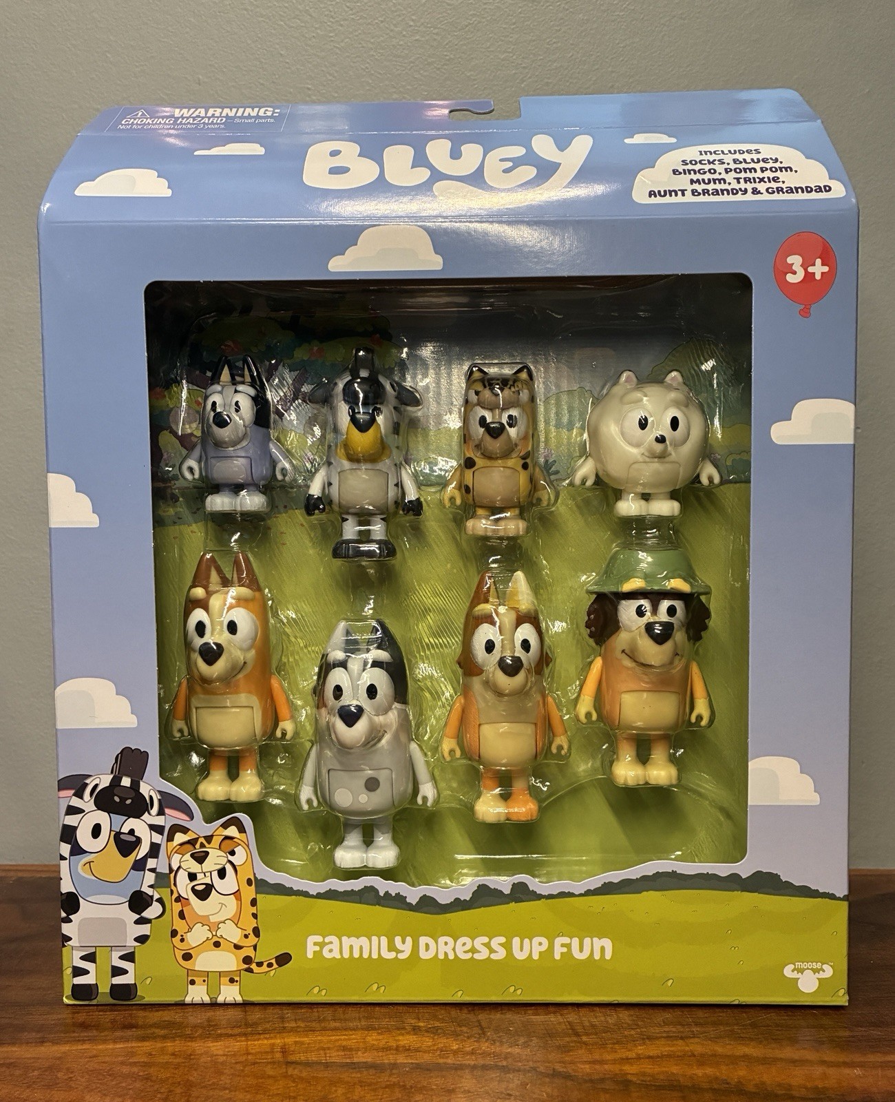 NEW Bluey Friends - Family Dress Up Fun - 8 Figure Multi Pack Set w/ Aunt Brandy