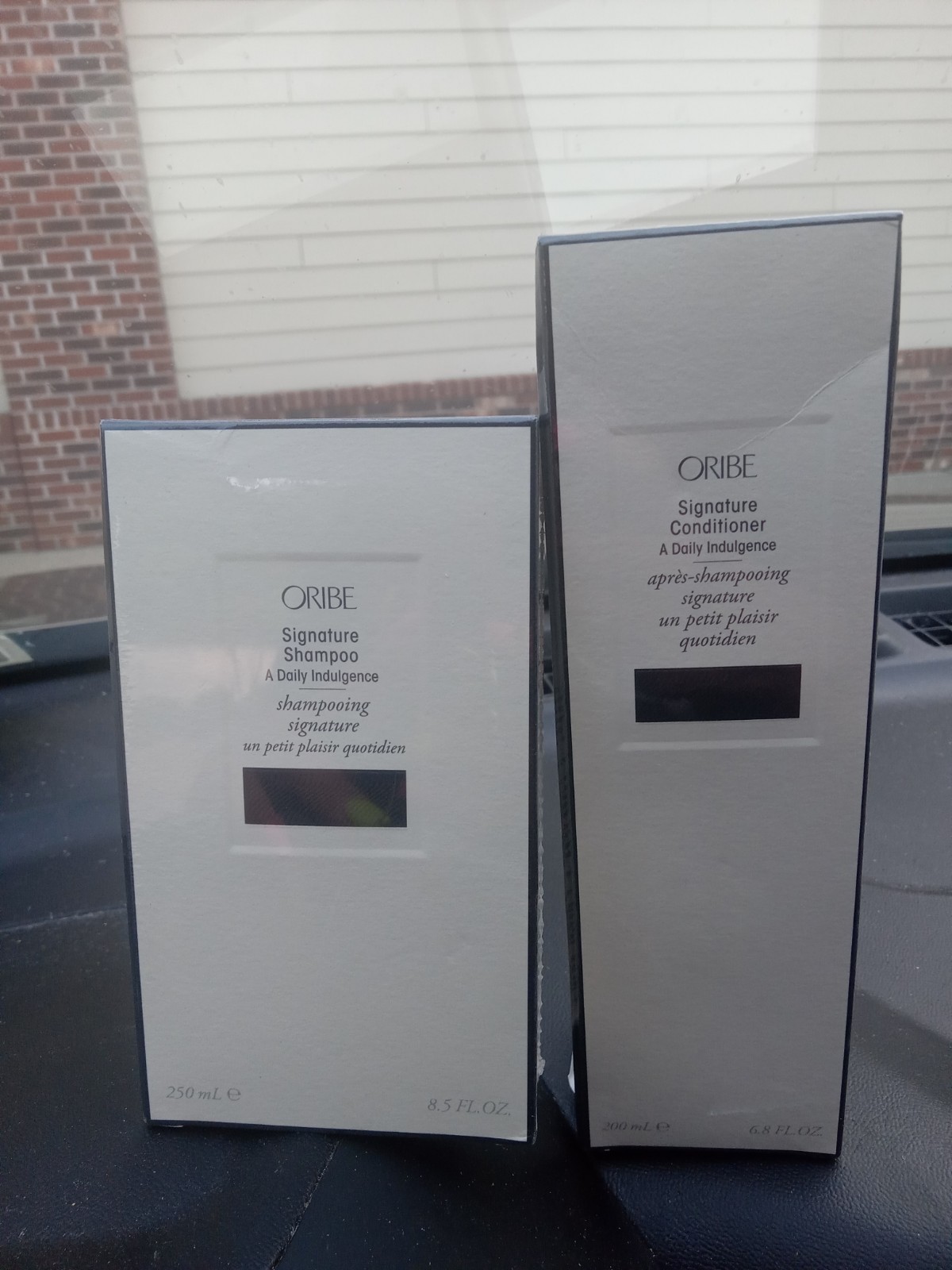 ORIBE Signature Shampoo & Conditioner A Daily Indulgence NEW SET Sealed /Box ORIBE Signature Shampoo & Conditioner A Daily Indulgence NEW SET Sealed /Box