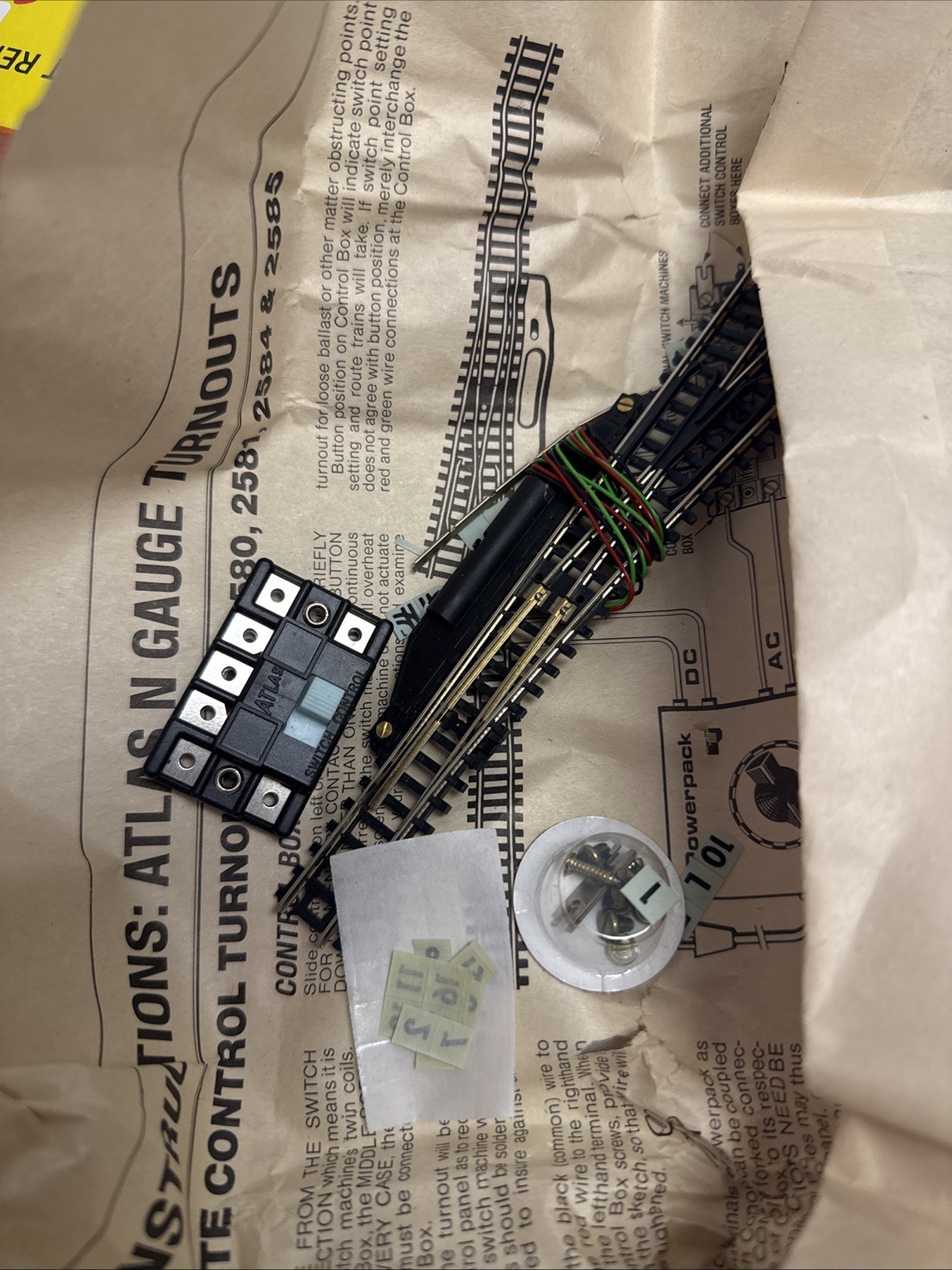 Atlas N Scale Right Remote Snap-Switch #2585 Atlas N Scale Right Remote Snap-Switch #2585