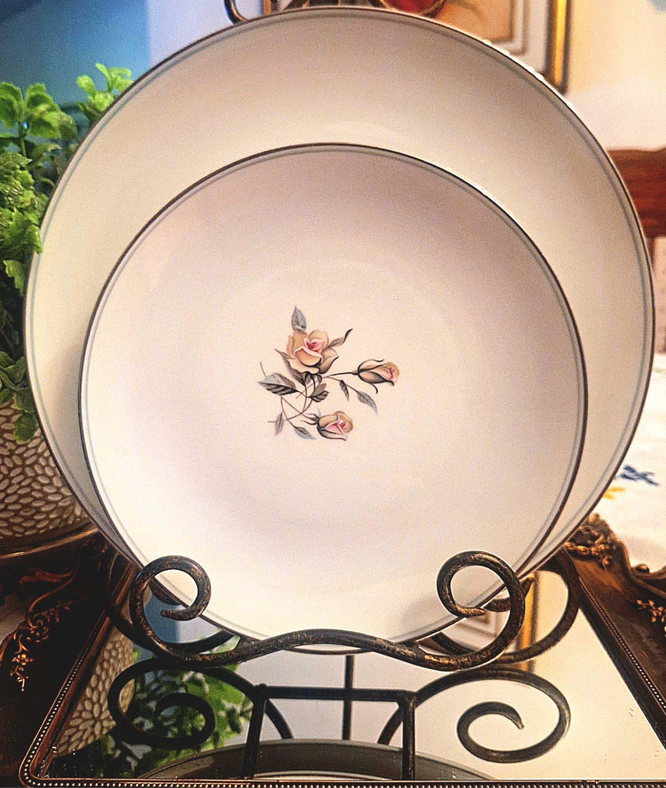 Noritake Margot 5605 China Dinner And Cake Plate Set