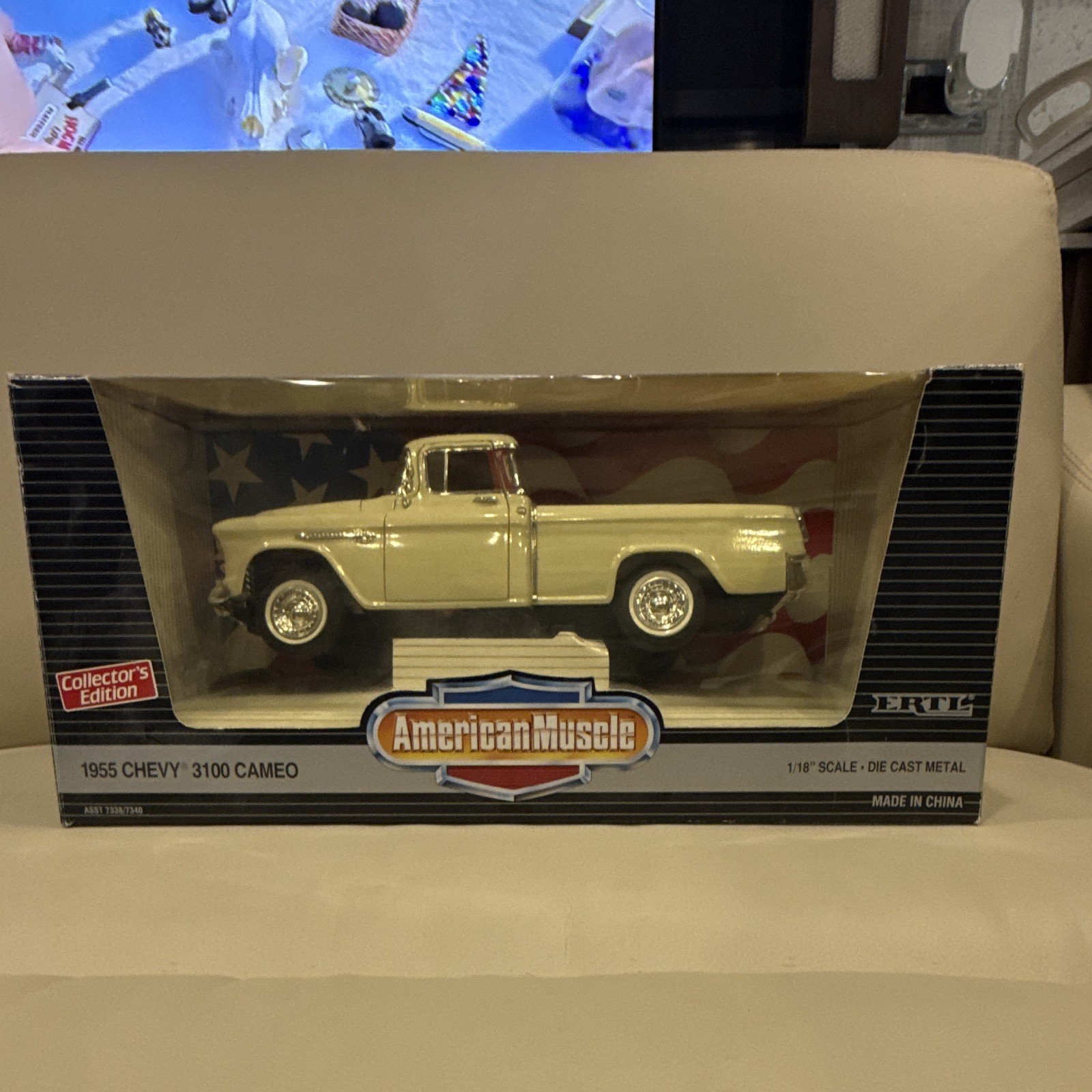 Ertl American Muscle 1955 Chevrolet 3100 Cameo 1:18 Diecast Ivory/Red Ertl American Muscle 1955 Chevrolet 3100 Cameo 1:18 Diecast Ivory/Red