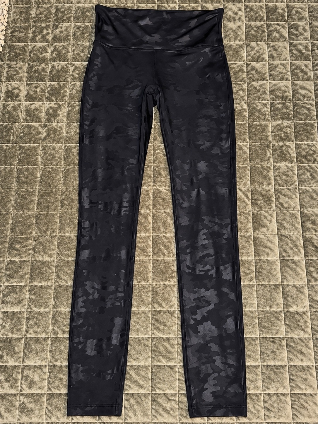 SPANX Black Camo High Rise Compression Leggings Women’s Medium