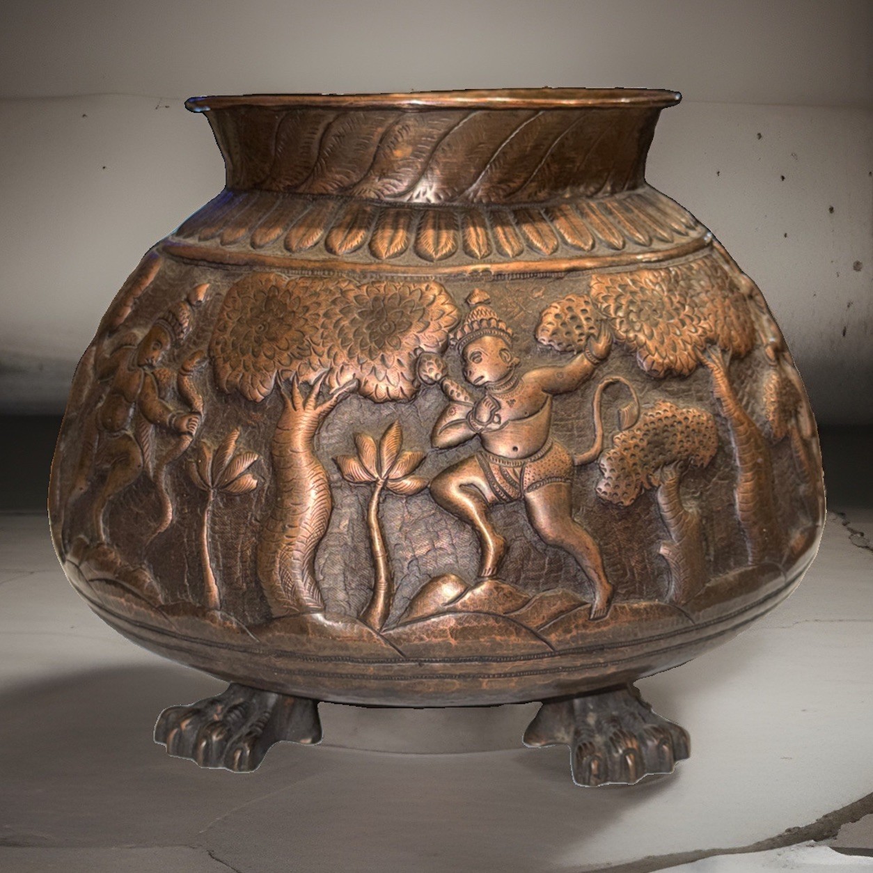 Rare Late 19th Century Indian Repousse Bronze/Copper Ceremonial Urn Thanjavur