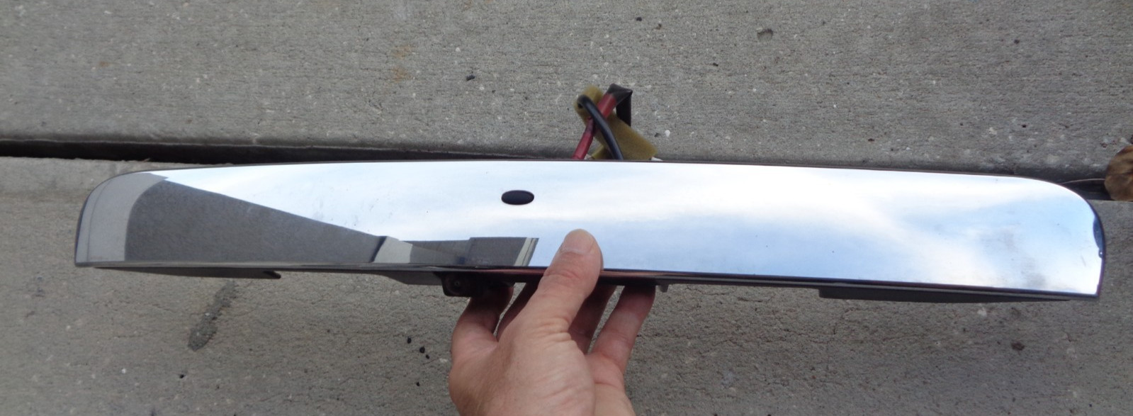 2010 - 2014 Nissan Rogue SL Rear Liftgate Tailgate Trunk Lid License Molding OEM 2010 - 2014 Nissan Rogue SL Rear Liftgate Tailgate Trunk Lid License Molding OEM