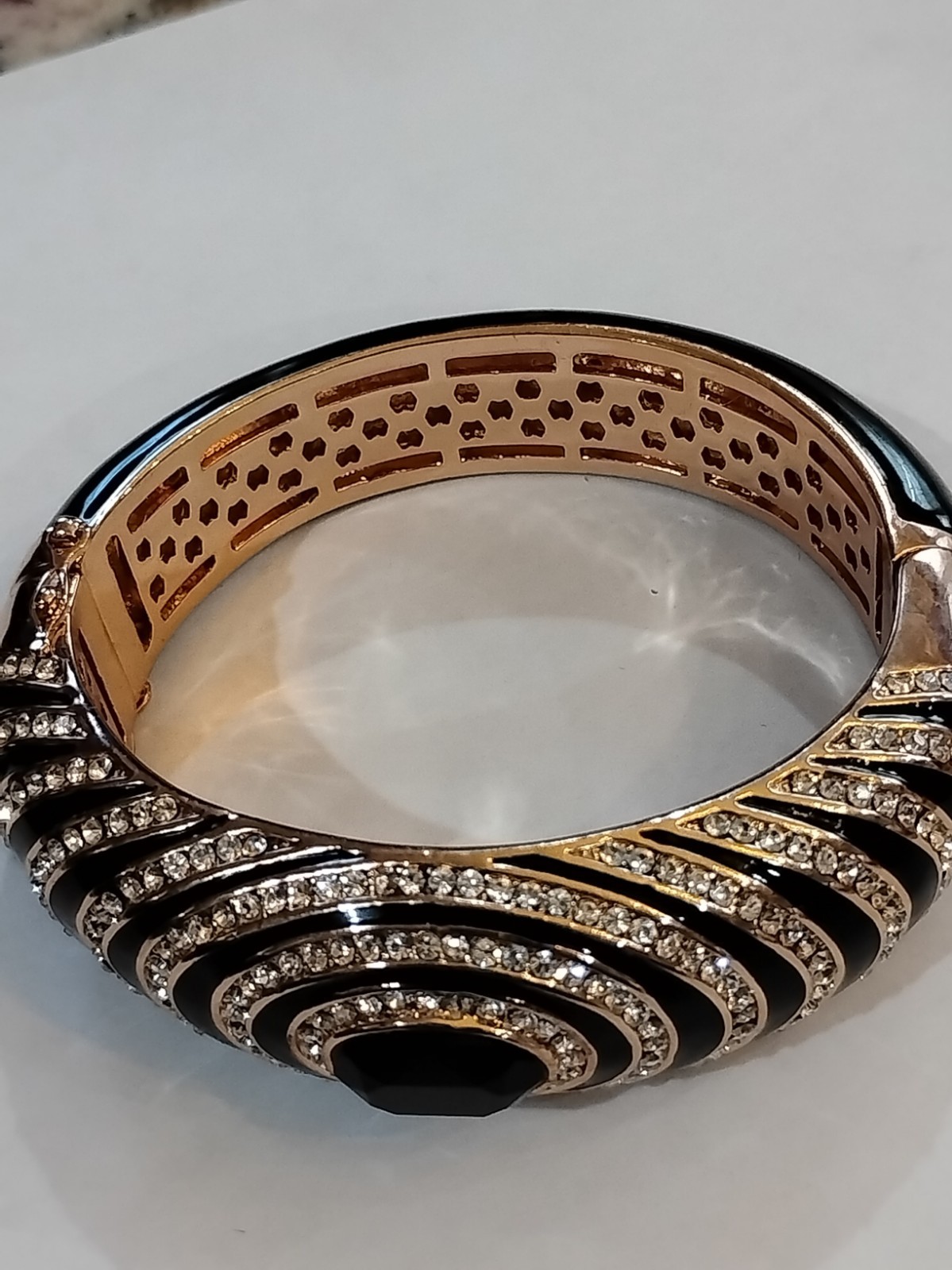 AKKAD BLACK SPARKLY ROSE GOLD TONE BANGLE BRACELET AKKAD BLACK SPARKLY ROSE GOLD TONE BANGLE BRACELET