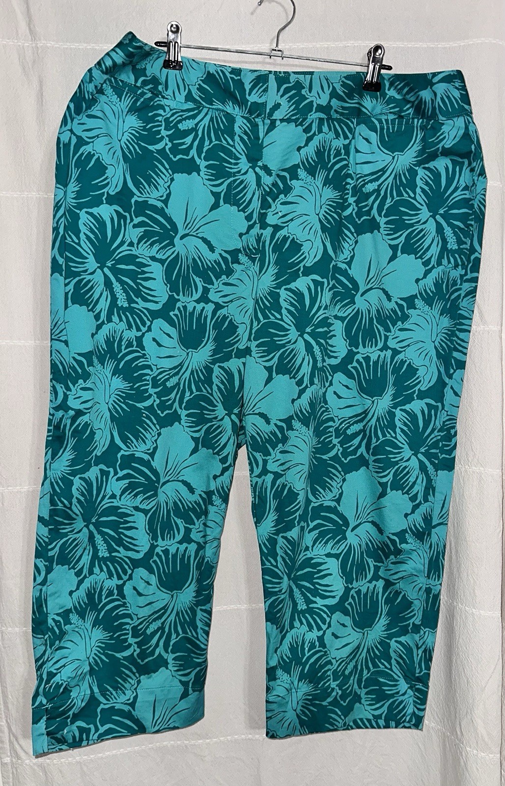 Liz Claiborne Woman Tropical Floral Stretch Twill Capri Pants Green Blue