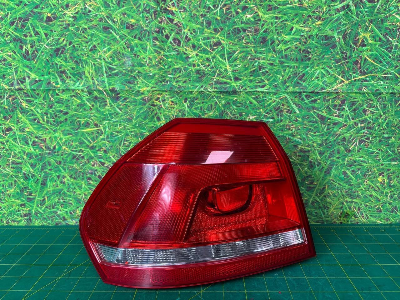 12-16 Volkswagen Passat Left Driver Outer Tail Light OEM 561945095H