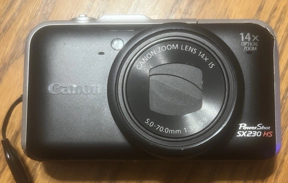 Canon PowerShot SX230 HS Digital Camera 12.1MP W/ 3 Batteries Case Charger