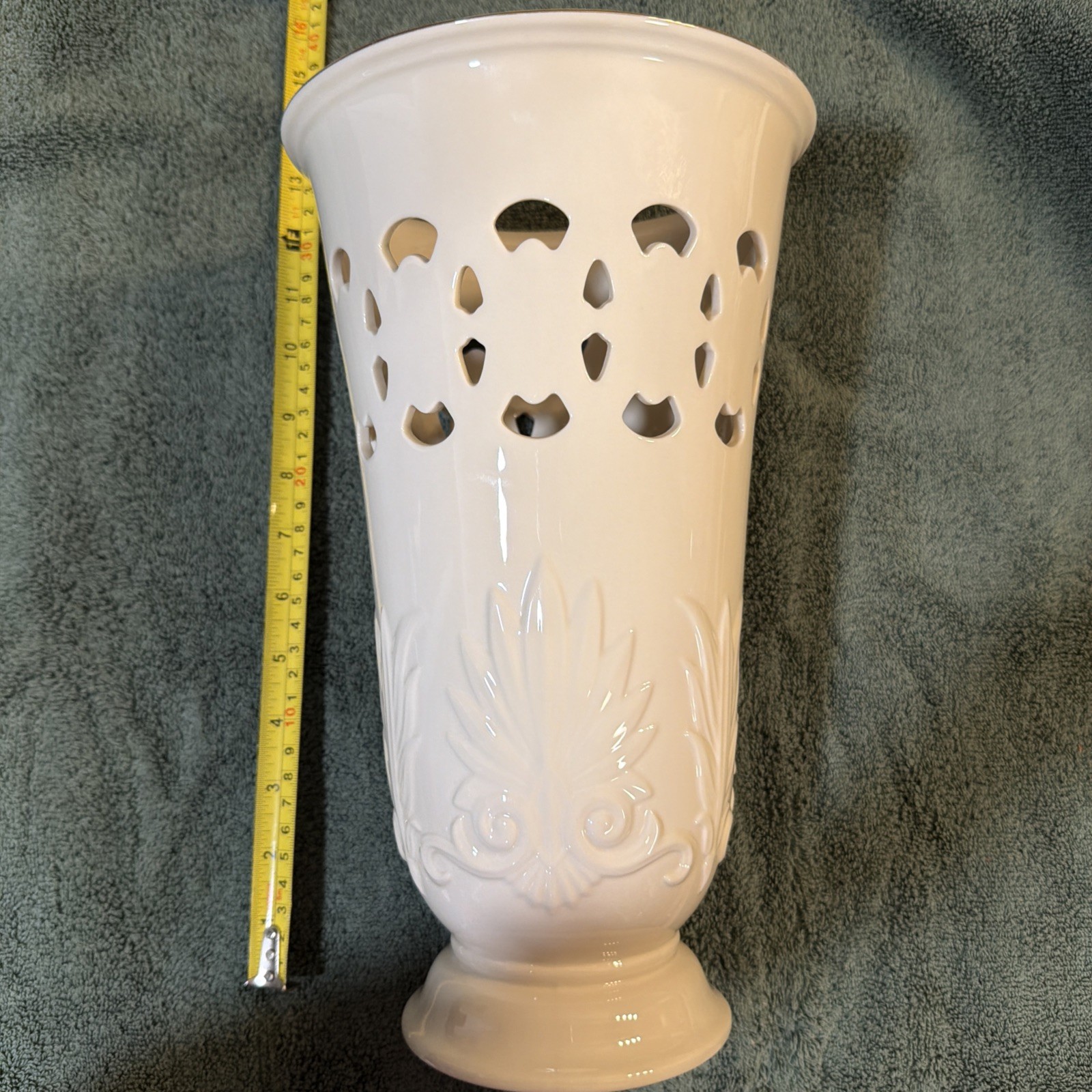 Lenox Porcelain Langtry Collection Vase, Embossed Holly 24K Gold Trim 12” Lenox Porcelain Langtry Collection Vase, Embossed Holly 24K Gold Trim 12”